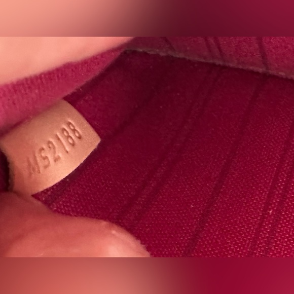 Louis Vuitton Neverfull Pouchette - Picture 2 of 9